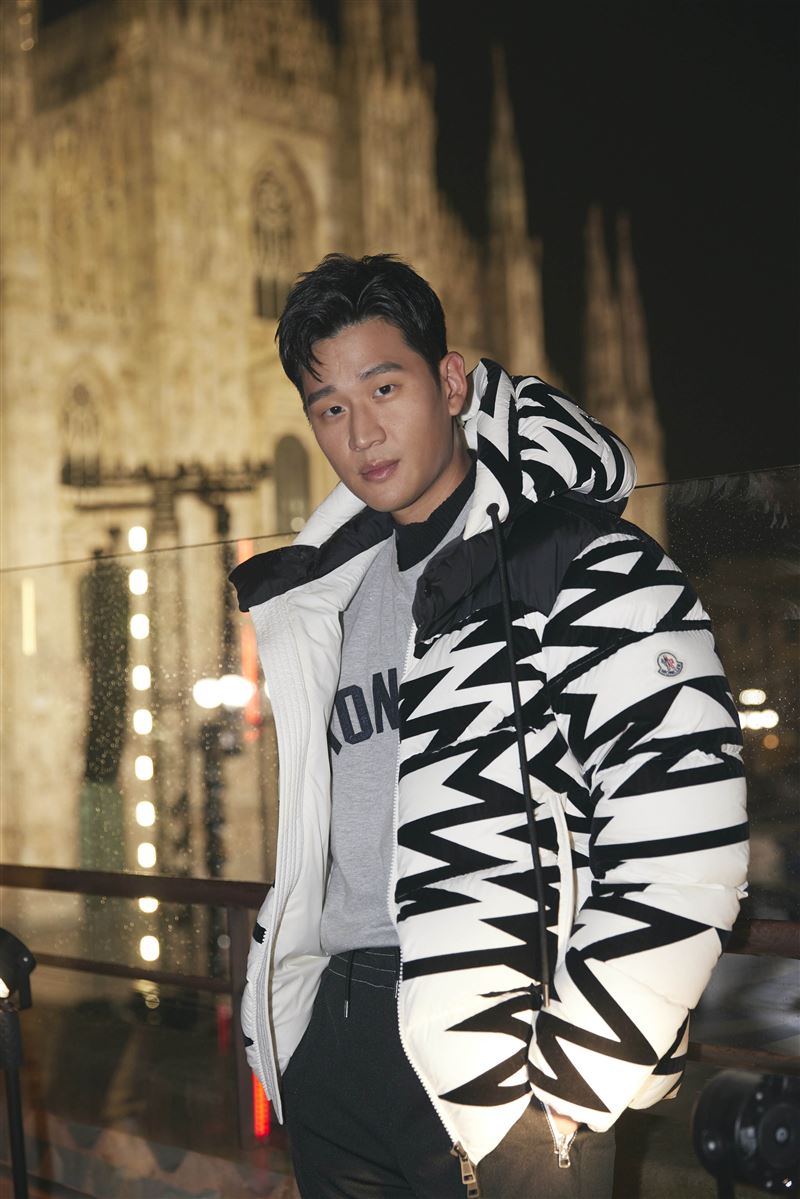 周興哲米蘭時裝週變迷弟！遭安海瑟薇稱讚「這裡」很好看