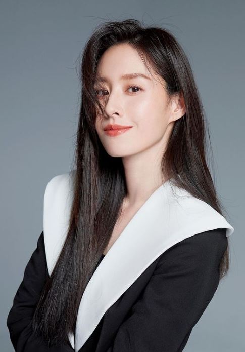 曾被封最正J女郎！38歲曾愷玹「嘴歪臉變形」崩壞照流出　網驚喊：超扯