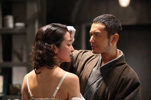 【影評】《風聲》：一面吟唱著「主旋律」，卻也並未拋開有趣「副旋律」的諜報推理片