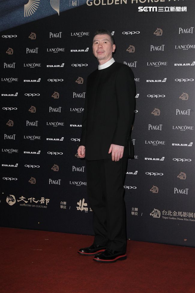 中國名導馮小剛爆出走美國！微博全清空　豪宅送客畫面曝光