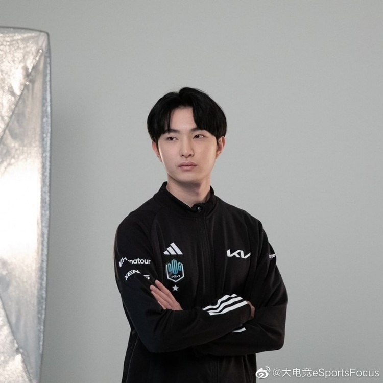 DWG官方ins分享选手花絮照:许者如秀