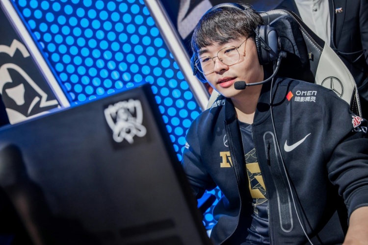 RNG分享赛后返图:选手的专注