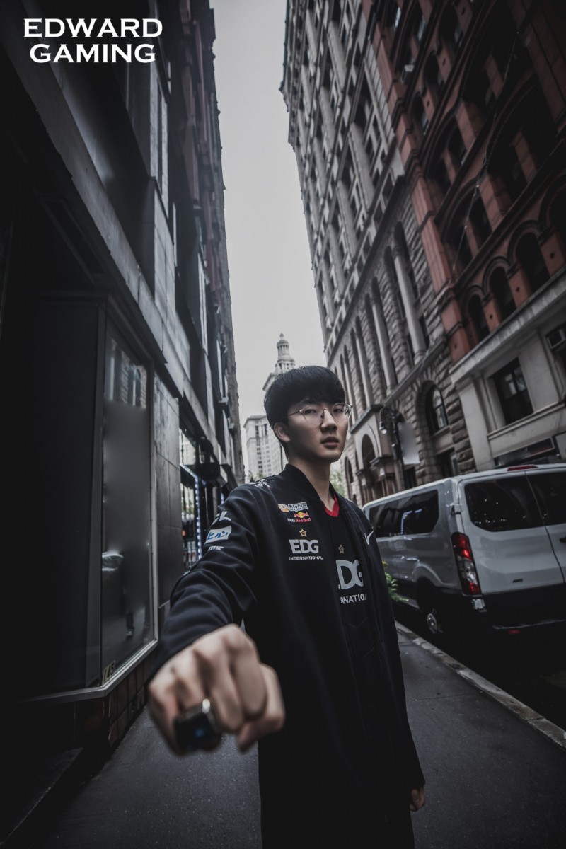 瑕不掩瑜!Viper对线压制团战输出拉满 砍下10-1-8的华丽战绩