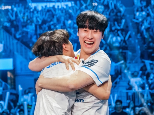 DRX晋级赛后返图：Pysiko兴奋相拥 Beryl举止莫名搞笑