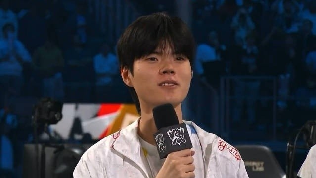 Deft选手更新快拍:小动物纪录片导演上线!