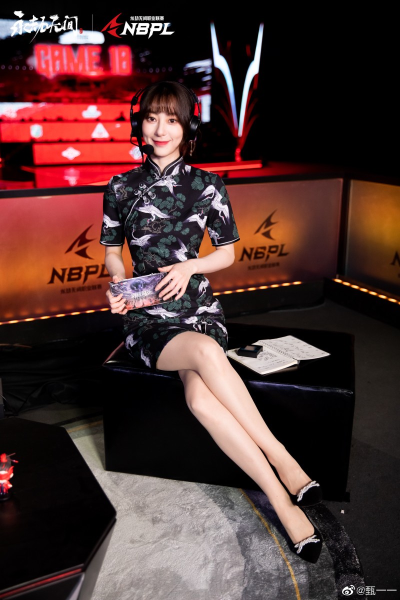 解说甄一一晒照:小歇一周,应该也是宅家里了