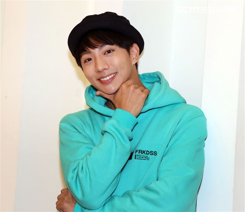 許明杰醉罵芭樂嬤當街下跪還辱警！暫離演藝圈　網卻一面倒挺他