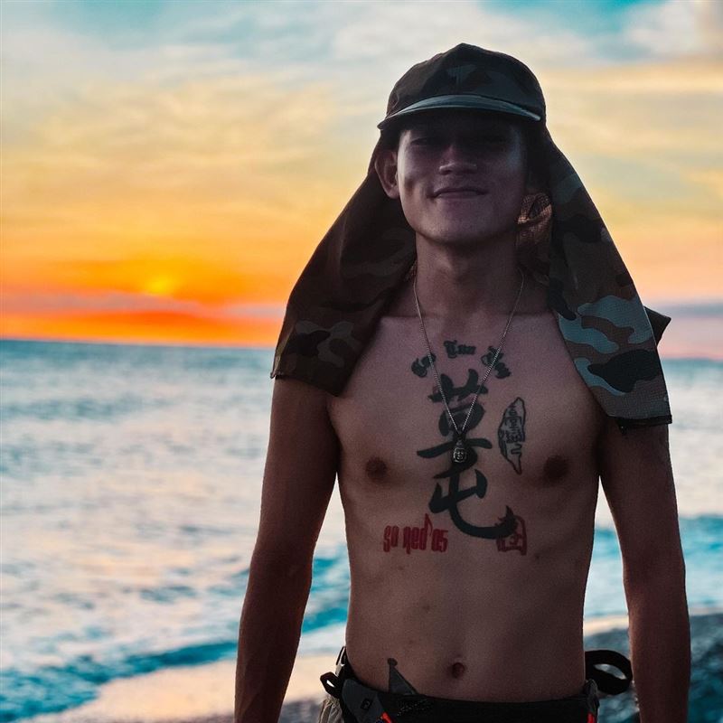 《全明星》阿倉突曬「黑白照」崩潰求一事　網笑瘋：犯了什麼案