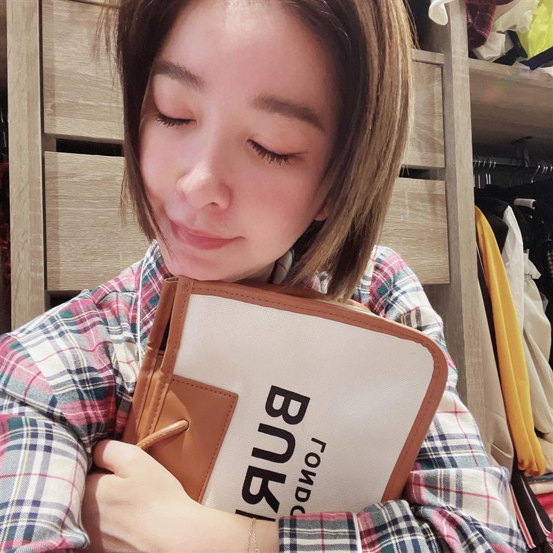 許維恩認背假精品包！道歉後再洩心聲　「好的壞的都要接受」