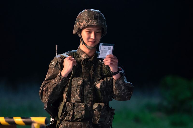 南韓軍人頭彩「飄到北韓」竟大膽越線！《樂透》票房開紅盤觀眾全笑倒