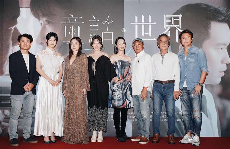 尹馨深V豹紋洩超兇春光！「中門大開」性感身材現形