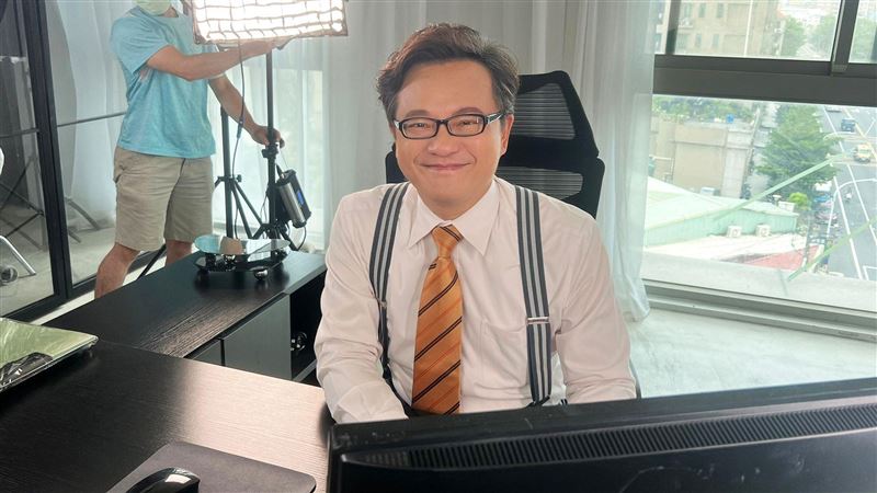 入行近20年首拍廣告！戴立綱曝「超狂體驗」：眉毛像貼2片海苔