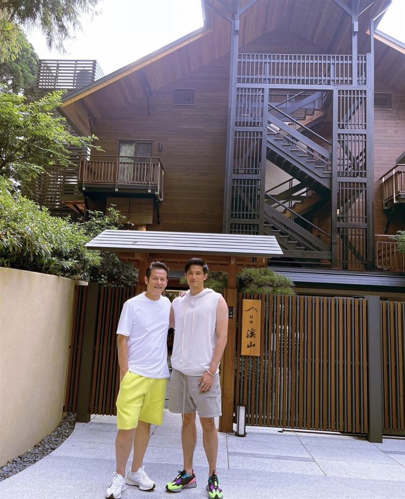 野生徐乃麟父子餐廳被認出！粉絲巧遇求合照　下秒竟遇「尷尬情況」