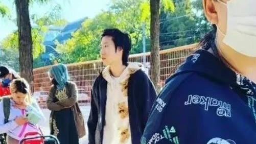 成龍女兒驚傳「淪流浪漢」？港媒抖出家庭內幕：關係早降到冰點