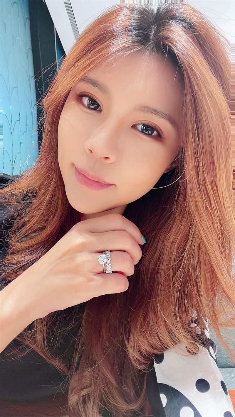 本土劇上億身價張懷媗認愛生技大亨甜爆！2枚鑽戒套牢超標100萬