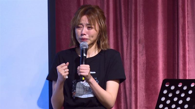 艾成離世55天⋯王瞳親揭冠夫姓原因　忍痛槓酸民「我用盡生命愛他」