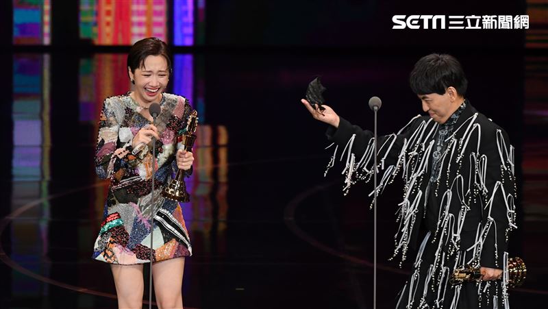 Lulu爽收寶石藍柏金包！感動吐心聲「要抱它睡覺」：謝謝佼哥給這兩金