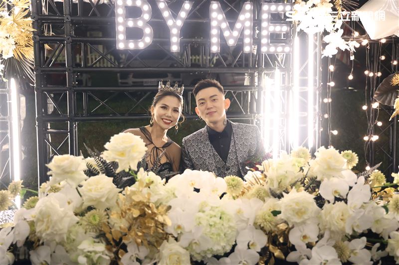 獨家／蕾菈補辦婚禮超盛大！內部大咖賓客全直擊　自創情歌獻新郎