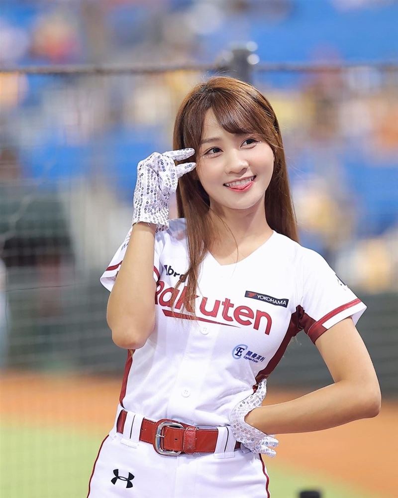 林襄有對手了！新聞系女神比基尼辣翻　網狂讚：樂天女孩最優