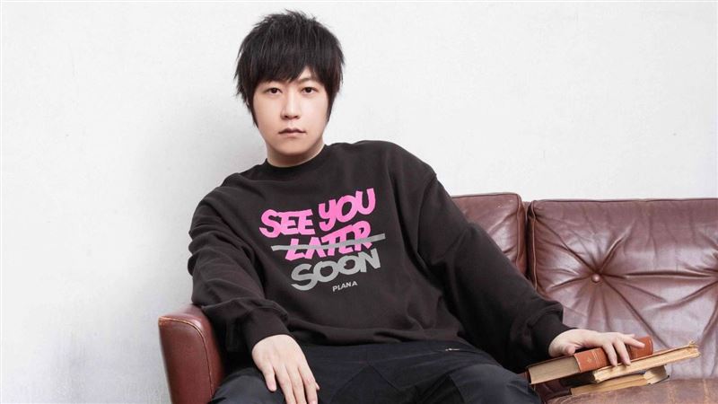 不藏了！五月天阿信無預警「直播露正臉」　近照曝光粉絲嗨翻