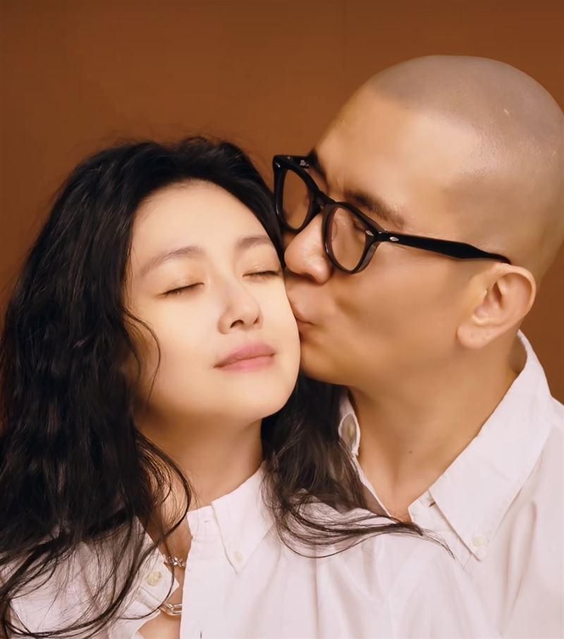 S媽首度同框女婿具俊曄！大S甜勾恩師王偉忠　網喊：充滿愛情