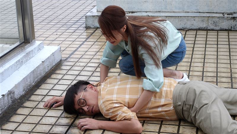 男星戲中確診漸凍症！吐驚語「本色演出」下秒奔頂樓惹淚崩