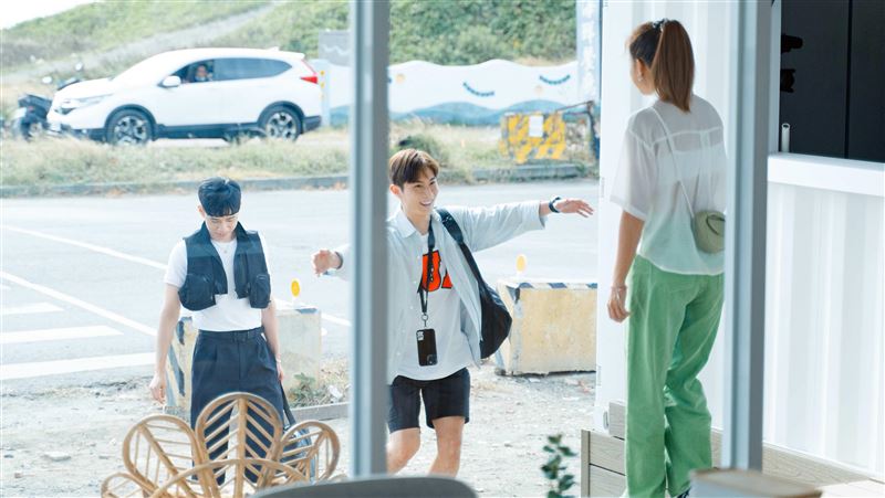 萬年緋聞男友驚喜現身《營業中》！炎亞綸全身癱軟嚇傻：好扯喔