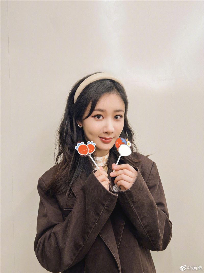 楊紫「口水蛋糕」成漢子婊！緋聞男星送生日祝福　網酸：別半夜吃蛋糕