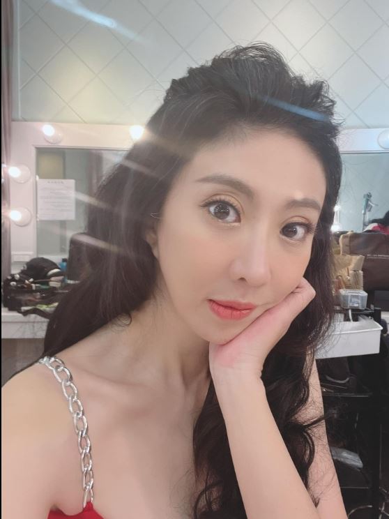 控「女兒當許老三丫鬟」女星自爆剪女兒瀏海　照片遭瘋傳稱警上門了