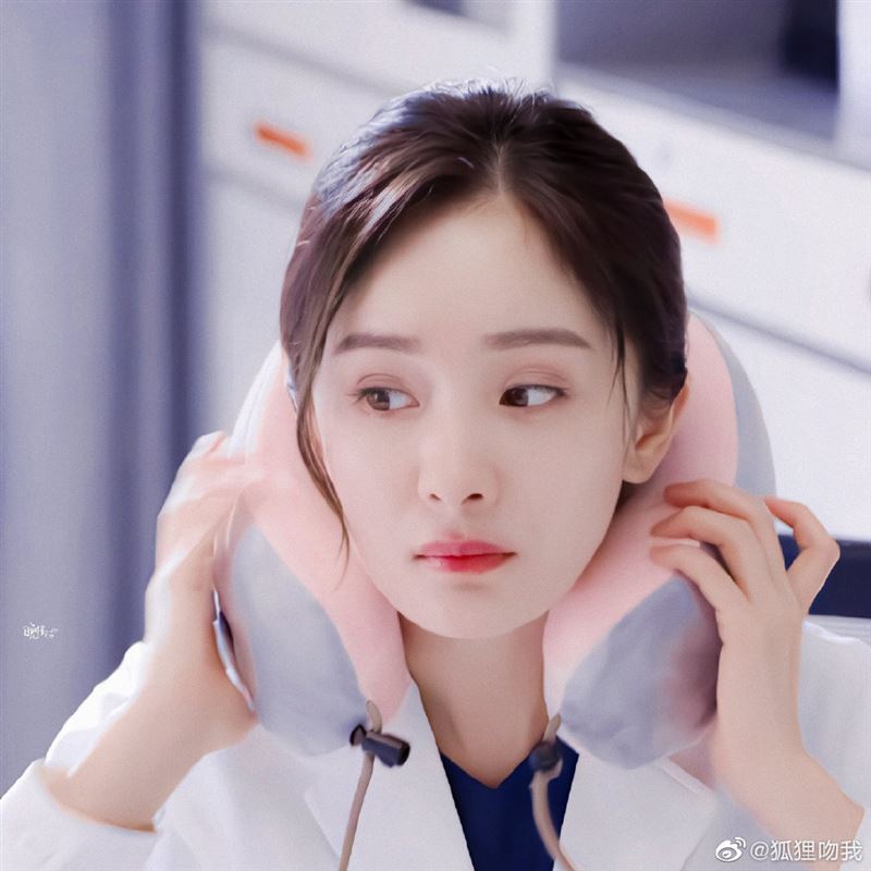 劉愷威與女友旅遊被拍！真實身分曝光竟是楊冪閨蜜　網：在演8點檔？