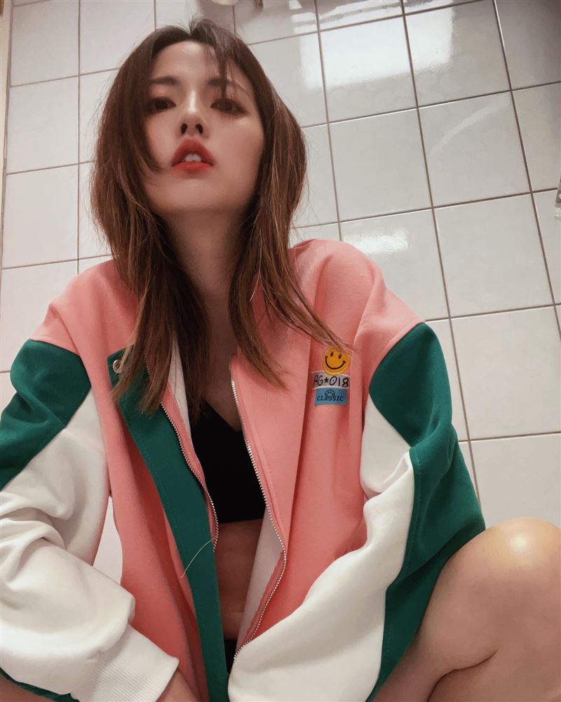 掰了工程師尪！37歲阿諾近況曝　獨養2歲女「長白髮」：勒緊褲帶往前走