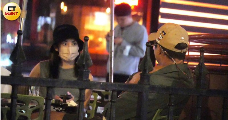 拍到了！王少偉許藍方緋聞傳1年半　直擊「溫馨約會」進豪宅三人行