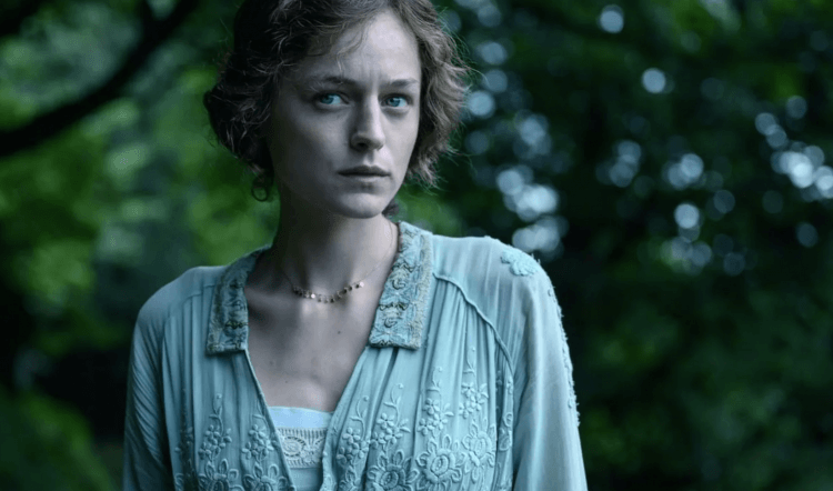 讀 Netflix《查泰萊夫人的情人》原著：一輩子不得志的英國作家，寫下流傳百年的愛情與階級故事