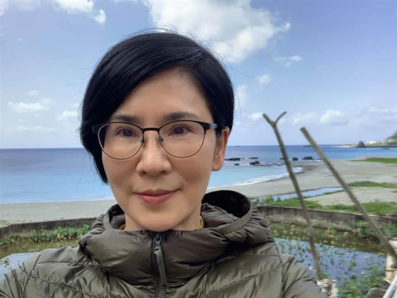 58歲葉歡現身診所！「素顏模樣」全曝光　網全讚：怎麼不會老