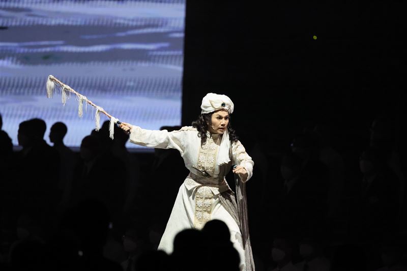 找3500人演繹佛法！歌仔戲國寶唐美雲新造型曝光　詮釋帥氣印度王子