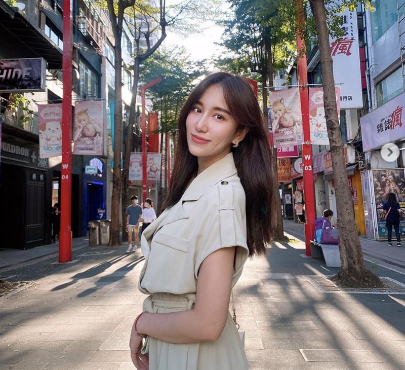 姊妹合影照「詭異多出2張人臉」　女星抖問：這是正常的嗎？