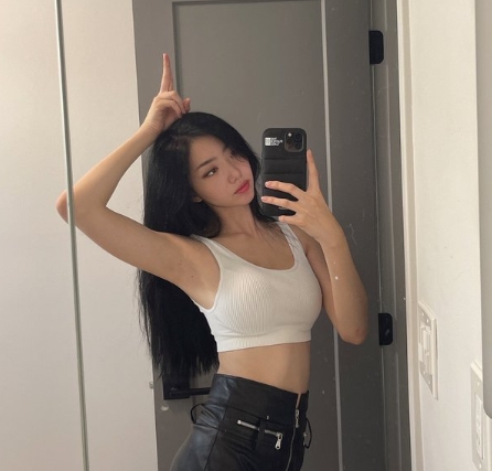 拳头美女画师sojyoo近照: 想念我的长头发~