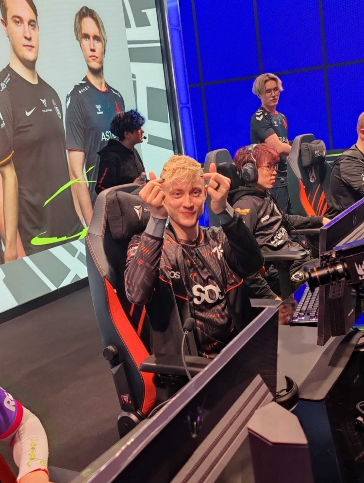 FNC分享Rekkles比赛返图：“回到他所属的战场”