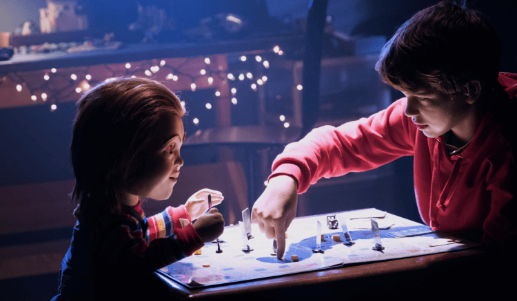 《窒友梅根》與重啟版《恰吉》撞設定？！導演解釋兩個「恐怖 AI 娃娃」故事的不同之處——