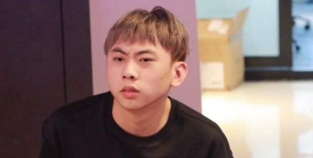 Ale:刷视频看到自己是背景板都会划过,点赞美女真的是手滑