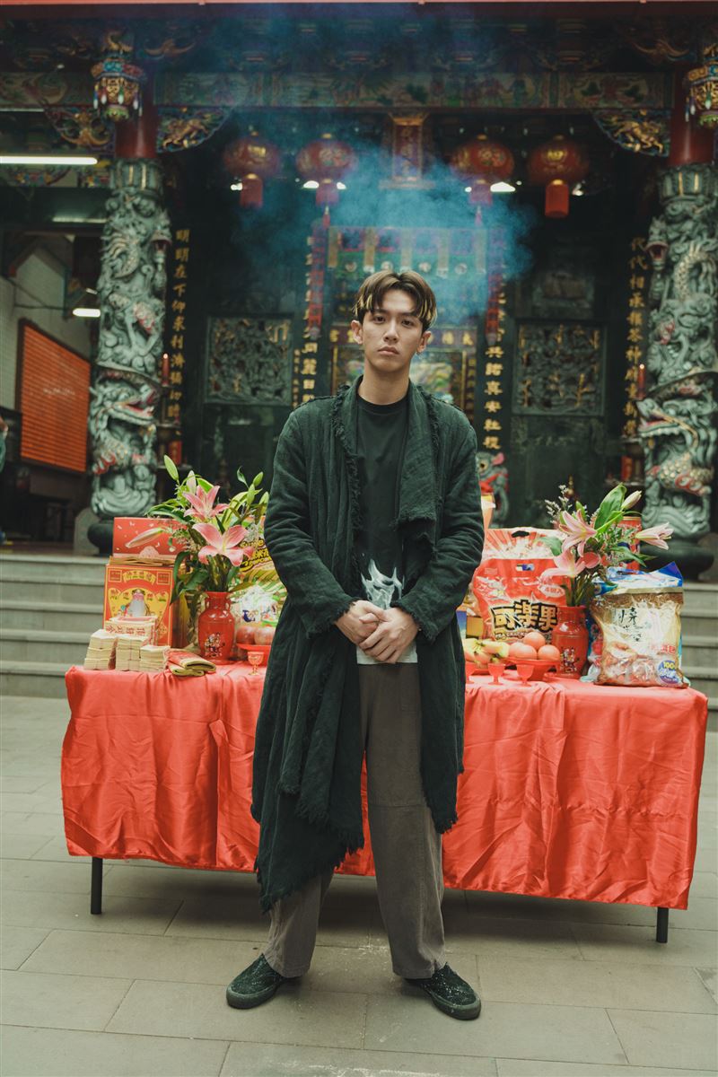 柯震東忍痛換藥！遭無人機撞擊縫30針　經紀人曝恢復進度：努力讓傷減輕