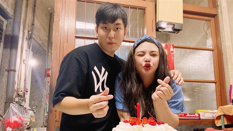 宋先生指小甜甜「家庭觀不健全」阿BEN怒噴：良心被狗吃了？