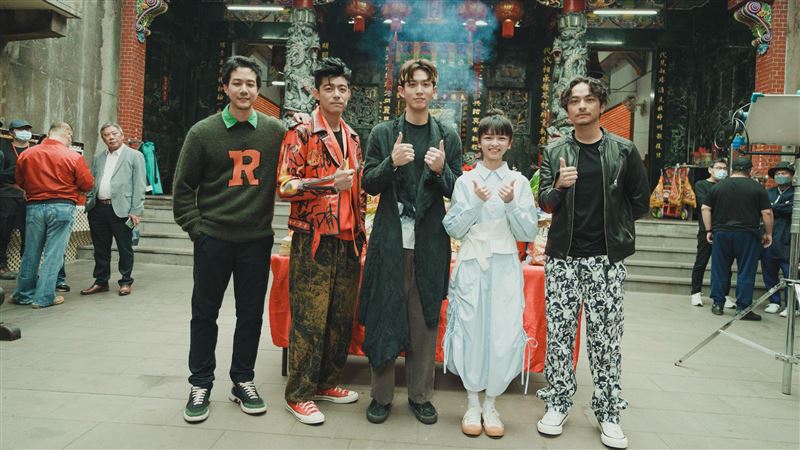 柯震東拍戲慘毀容　急縫30針！Netflix送禮慰問「內容物」曝光