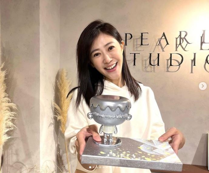 台8女神不藏了！曬透視婚紗照「掉出超兇車頭燈」答應老公這些