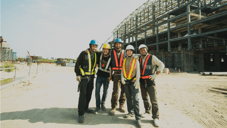 《做工的人 電影版》定檔 3 月上映！和「阿祈」李銘順、「阿欽」柯叔元等原班人馬回到影集的 11 年前，上電視拼獎金！