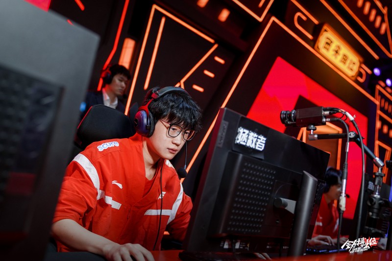 Elk遭老队友无情逮捕 香掌门带领WE清理门户