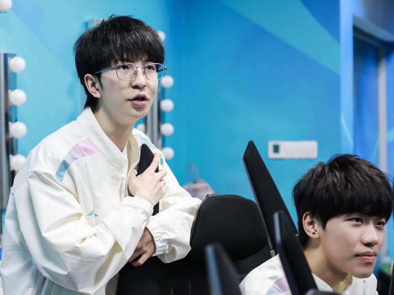 如果第一局不送该有多好？Elk后两局完美发挥遗憾落败