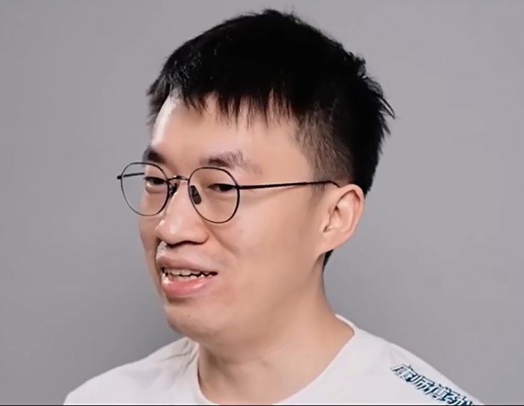 小虎谈Theshy:他其实还是很腼腆的,天天跟Karsa一起点外卖