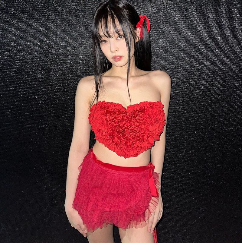 Jennie破尺度內衣照流出！「脫到像沒穿」春光全洩　百萬人暴動噴鼻血