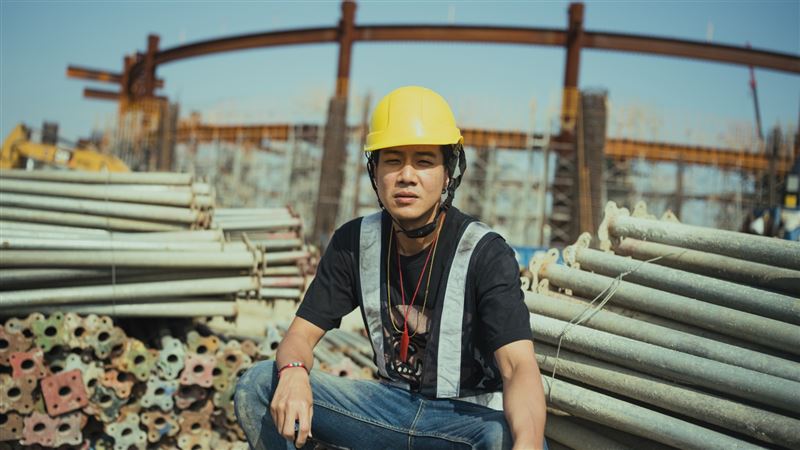 薛仕凌11年前紅毛造型曝光！2小時吃光整盒檳榔　學開怪手怒喊得寸進尺